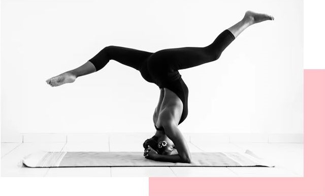 photo d'une femme faisant du yoga